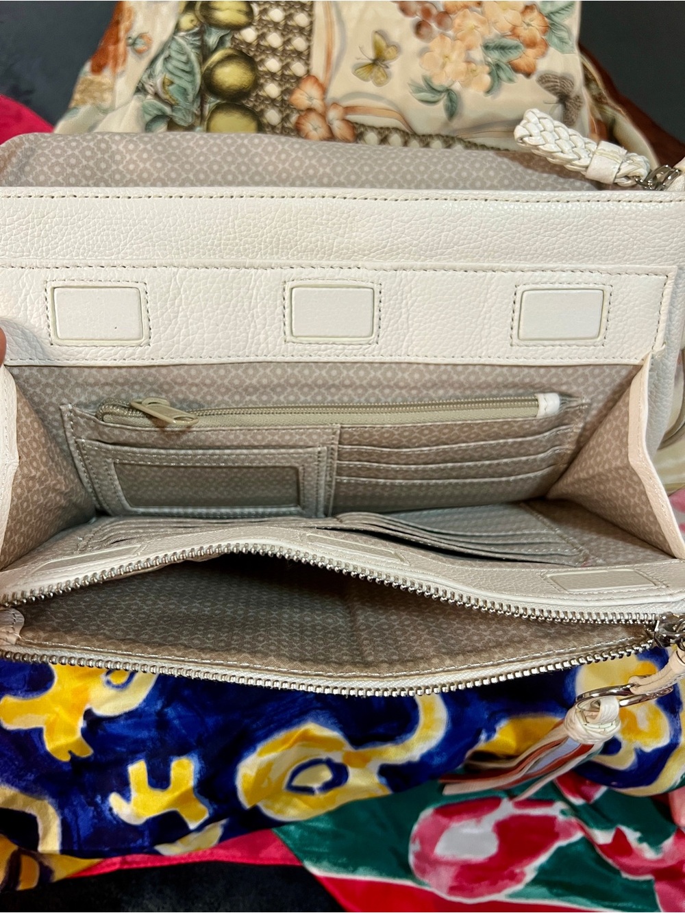 Brighton Barbados White Leather Muti City Organizer Tassel Magnetic Crossbody - Picture 7 of 17